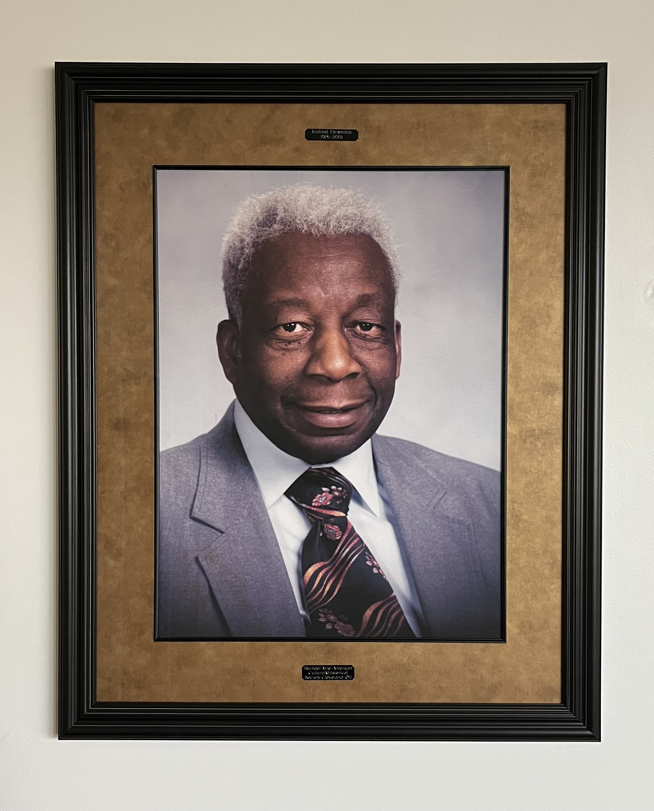 Headshot photo of Icabod Flewellen. 